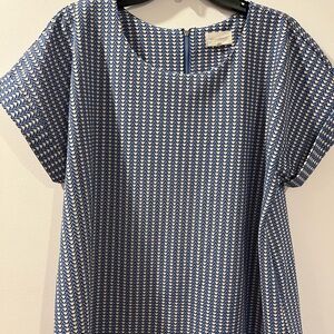 Short Sleeve Blue & White Geometric Tunic Top